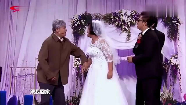 【视频】贾玲登台演绎小品，贾玲结婚结了一半导演上来了，精彩反转！