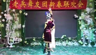【视频】《情人的梦想》克里木与美丽心情《雪山飞狐》参加碧沙岗老兵团队演出