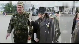 【视频】1993年，迈克尔·；杰克逊到莫斯科演出，全程元首般待遇！