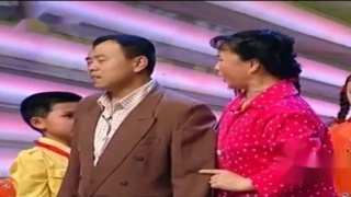 【视频】潘长江黄晓娟经典小品《开学》高清修复版：潘长江化身搞笑班主任，与学生斗智斗勇，幽默台词和夸张