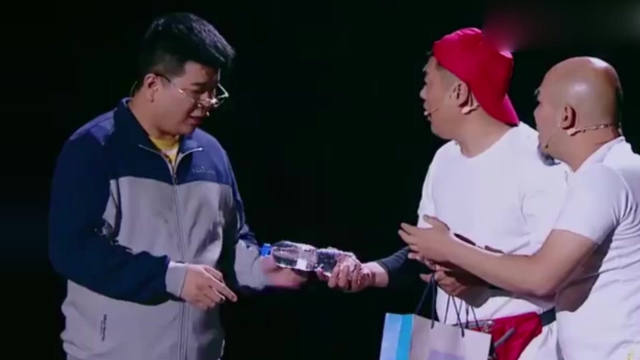 【视频】小品-父亲被骗，宋晓峰竟这个态度，跟他的身材形成明显的反差！